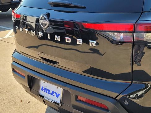Used 2022 Nissan Pathfinder S FWD image 5