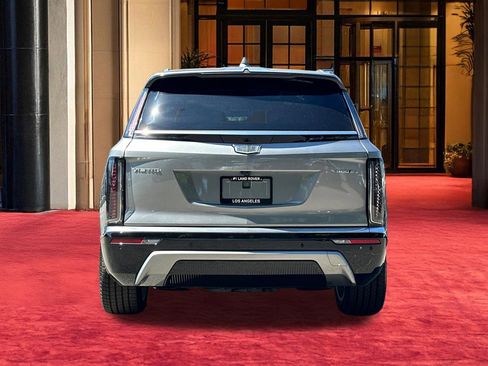 Used 2026 Cadillac Vistiq Luxury image 11