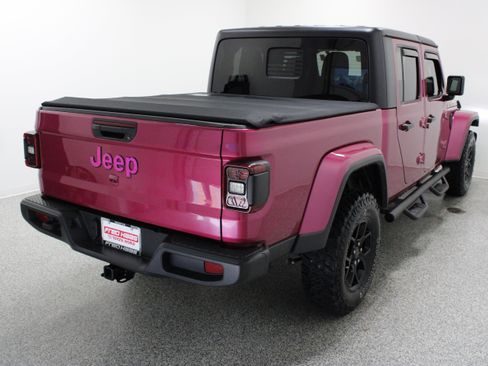 Used 2024 Jeep Gladiator Sport AWD/4WD image 7