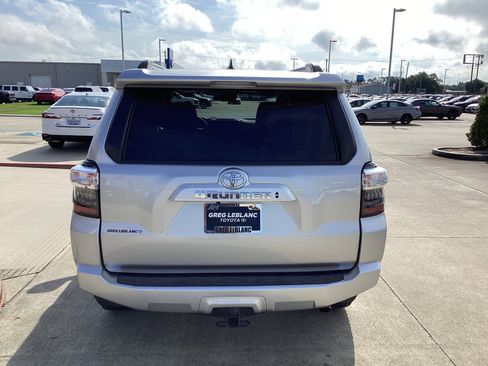 Used 2022 Toyota 4Runner SR5 RWD image 6