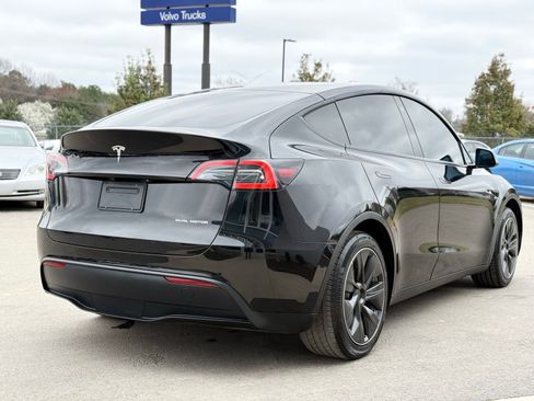 Used 2022 Tesla Model Y Long Range image 7