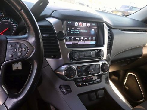 Used 2019 Chevrolet Suburban LT image 23