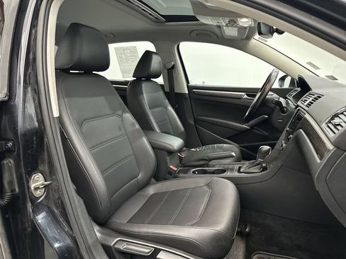 Used 2017 Volkswagen Passat 1.8T SE FWD image 29