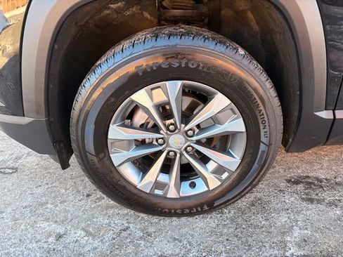 Used 2025 Chevrolet Equinox LT FWD image 9