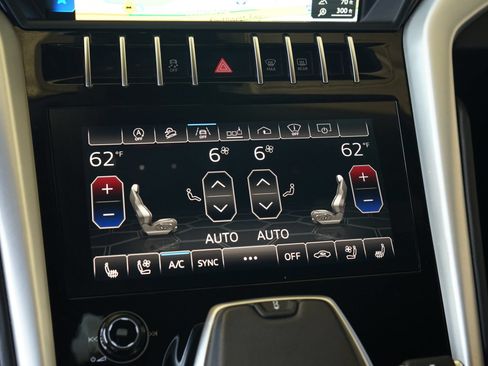 Used 2019 Lamborghini Urus AWD/4WD image 18