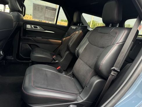 Used 2025 Ford Explorer ST w/ Sun And Sound Package AWD/4WD image 9