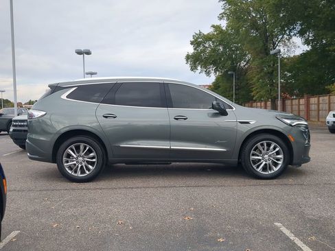 Used 2022 Buick Enclave Avenir image 9