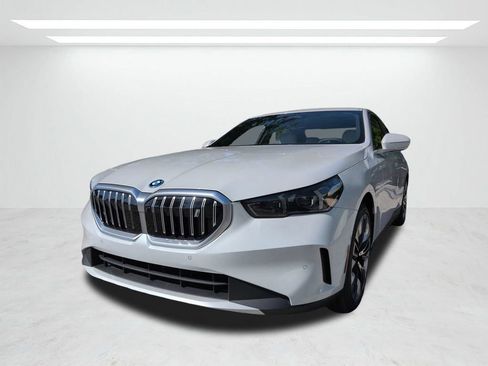 New 2026 BMW i5 eDrive40 image 8