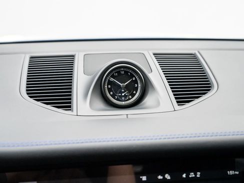 New 2026 Porsche Macan image 16