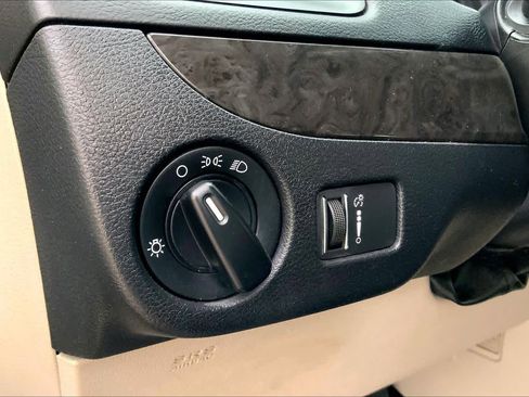 Used 2020 Dodge Grand Caravan SE w/ UConnect Hands-Free Group image 35