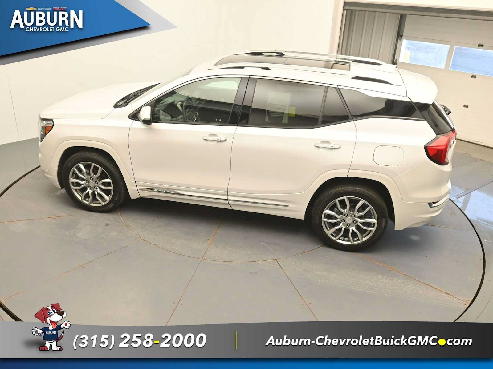 Used 2024 GMC Terrain Denali w/ Denali Premium Package AWD/4WD image 31