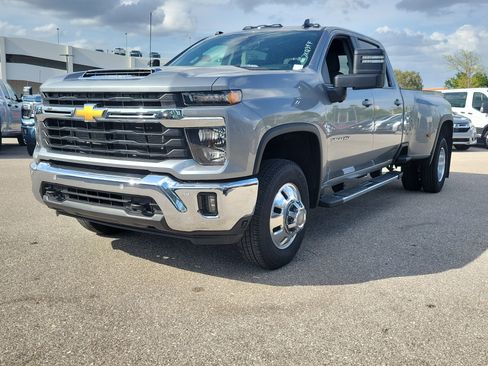 Used 2025 Chevrolet Silverado 3500 LT w/ Safety Package AWD/4WD image 3