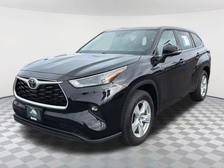 Used 2025 Toyota Highlander LE FWD video 1