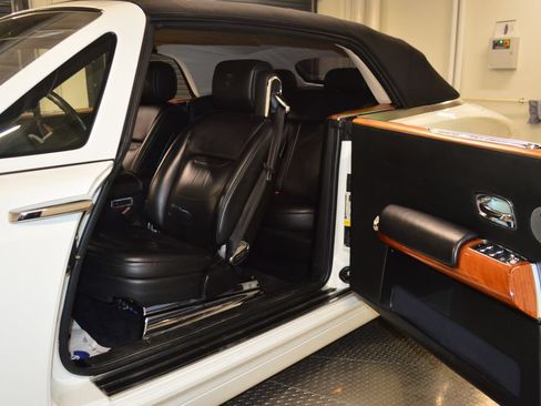 Used 2009 Rolls-Royce Phantom Drophead Coupe RWD image 18