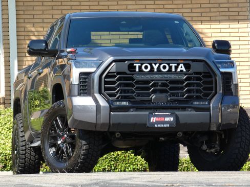Used 2025 Toyota Tundra Limited AWD/4WD image 5