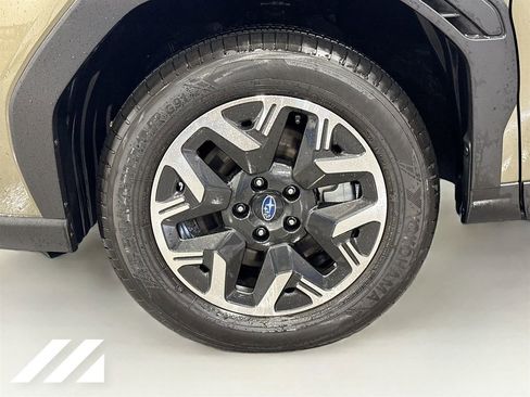 Used 2025 Subaru Forester Premium AWD/4WD image 32