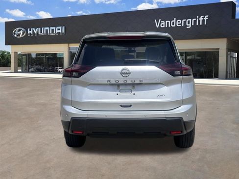 Used 2024 Nissan Rogue S image 11