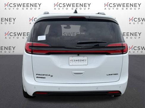 New 2026 Chrysler Pacifica Limited image 4