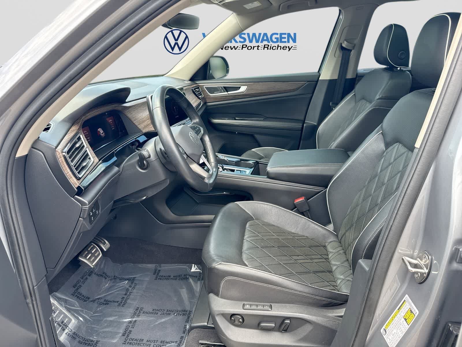 Used 2024 Volkswagen Atlas SEL Premium R-Line AWD/4WD image 23