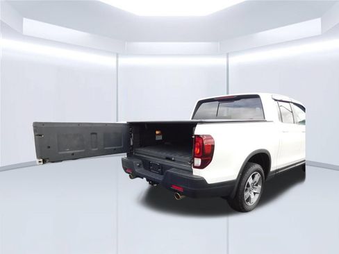 Used 2025 Honda Ridgeline RTL image 9