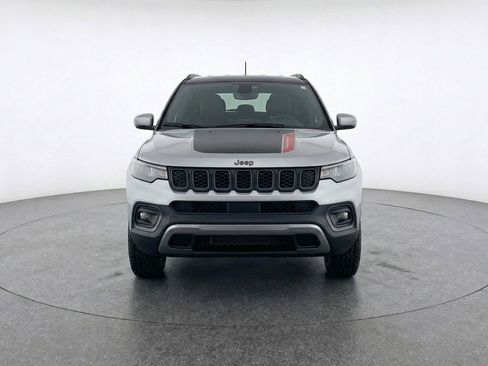 Used 2025 Jeep Compass Trailhawk AWD/4WD image 2