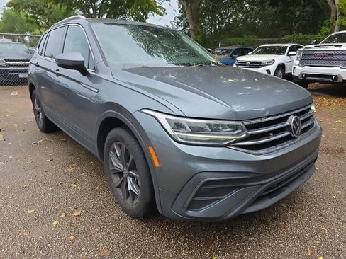 Used 2022 Volkswagen Tiguan SE FWD image 1