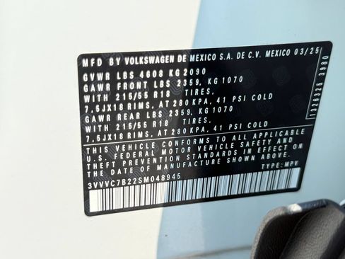 Used 2025 Volkswagen Taos SE w/ Panoramic Sunroof Package AWD/4WD image 28