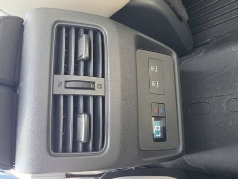 Used 2024 Nissan Rogue SL w/ SL Premium Package AWD/4WD image 9
