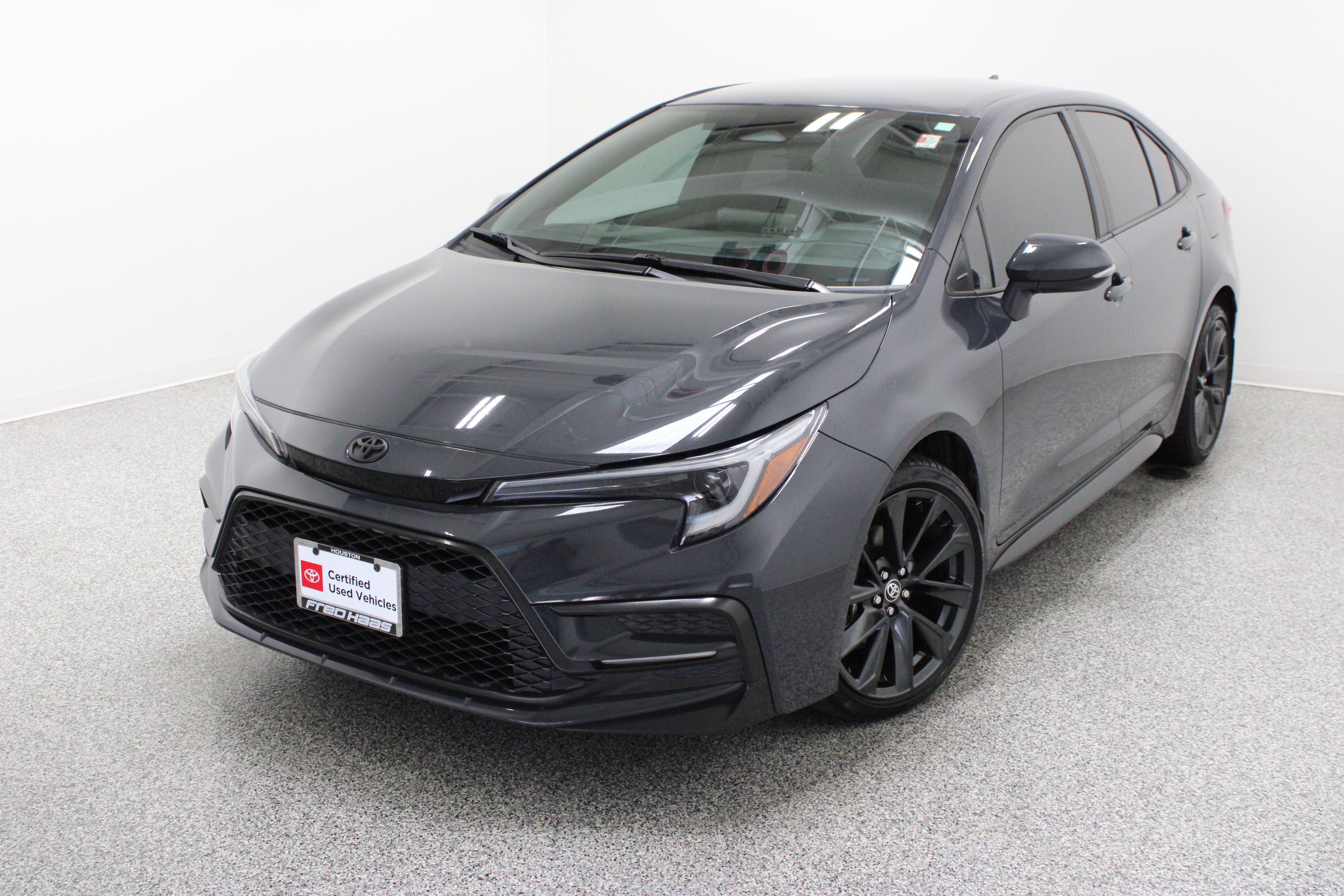 Used 2025 Toyota Corolla SE FWD image 2