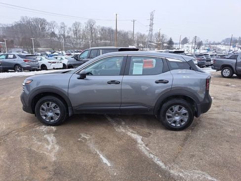 Used 2025 Nissan Kicks S image 2