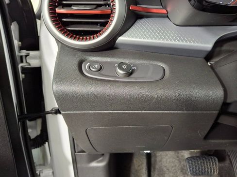 Used 2025 Chevrolet Trax RS w/ Sunroof Package image 15