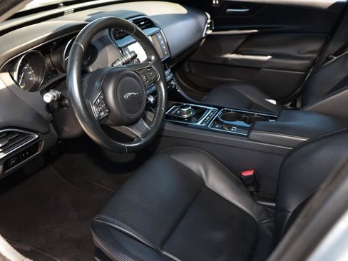 Used 2017 Jaguar XE Premium RWD image 6
