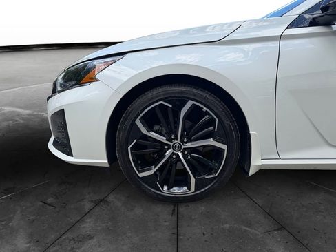 Used 2024 Nissan Altima 2.5 SR w/ SR Premium Package FWD image 14