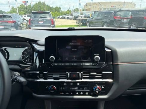 Used 2025 Nissan Pathfinder Rock Creek AWD/4WD image 9