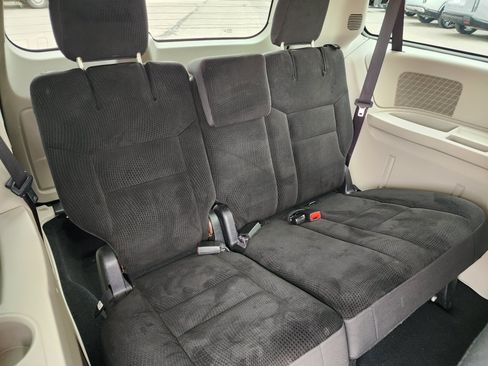Used 2019 Dodge Grand Caravan SE w/ UConnect Hands-Free Group FWD image 14