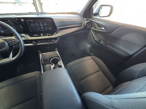 Used 2025 Chevrolet Equinox LT image 36