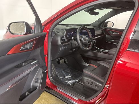 Used 2024 Chevrolet Traverse RS w/ LPO, Floor Liner Package image 2