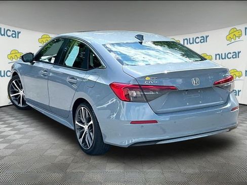 Used 2023 Honda Civic Touring image 2