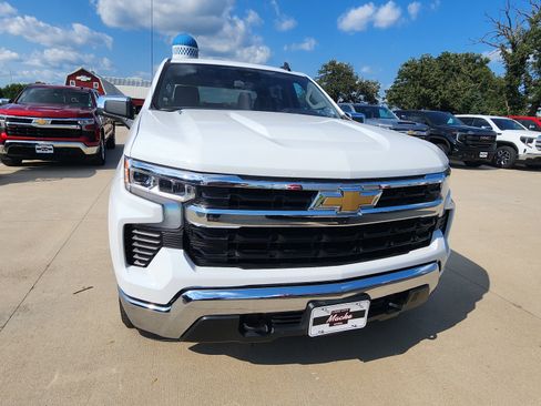 Used 2026 Chevrolet Silverado 1500 LT AWD/4WD image 2