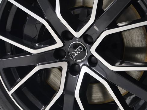 Used 2020 Audi A8 L 4.0T w/ Sport Plus Package image 18