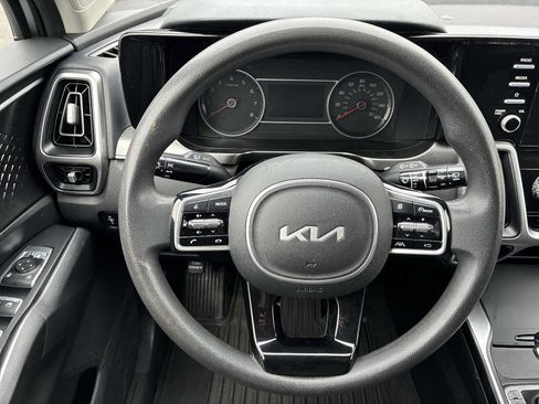 Used 2022 Kia Sorento LX AWD/4WD image 11