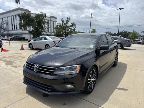 Used 2016 Volkswagen Jetta Sport FWD image 3