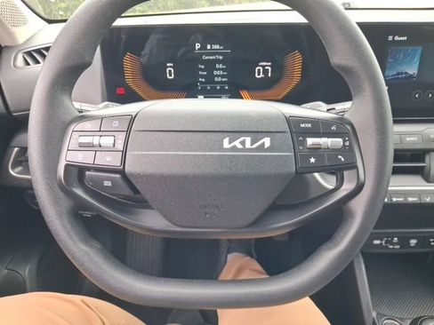 Used 2025 Kia K4 FWD image 12