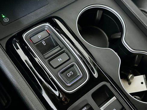 Used 2025 Honda Pilot Touring image 24