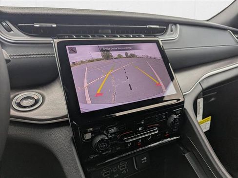 New 2025 Jeep Grand Cherokee Limited image 14