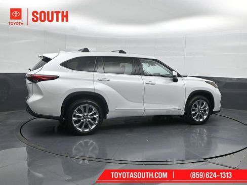 Used 2023 Toyota Highlander Limited w/ Protection Package #3 (TMS) AWD/4WD image 3