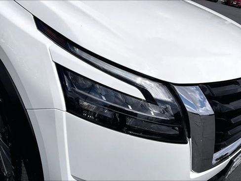 Certified 2024 Nissan Pathfinder SV FWD image 29