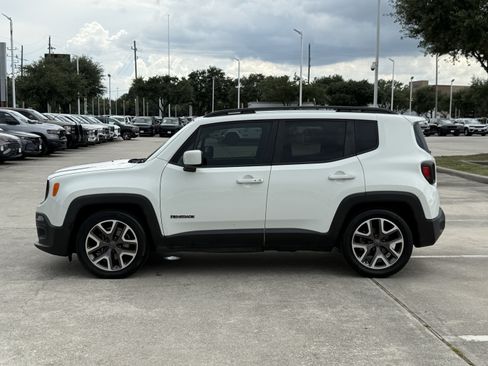 Used 2015 Jeep Renegade Latitude w/ Popular Equipment Group FWD image 8