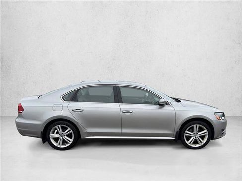 Used 2014 Volkswagen Passat 1.8T SE image 4