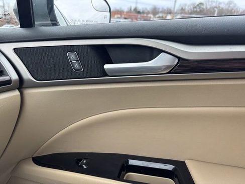 Used 2014 Ford Fusion SE w/ Equipment Group 202A image 21